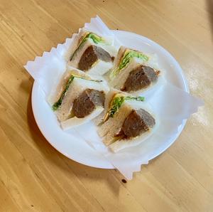 ビーフ100%ハンバーグサンド