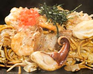 スペシャル焼きそば【野菜(キャベツ・もやし)・豚肉・紋甲いかゲソ・ぷりぷりエビ入り】