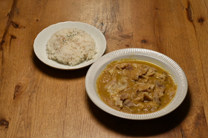 生ビールで煮込む すりおろし野菜のポークビアカレー