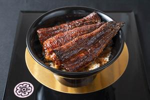 うな丼トリプル(漬物付き)