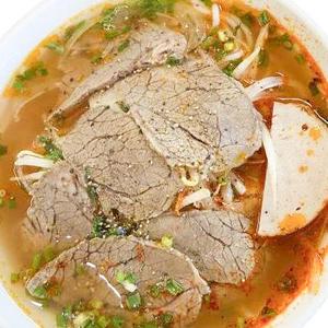 ピリ辛牛肉のブンボーフェ Bn b hu
