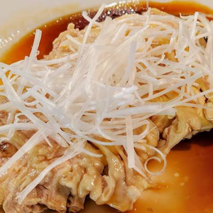 蒸し鶏の冷菜 白切 Steamed Chicken Salad