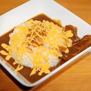 とろけるチーズとたっぷり旨トロ牛すじカレー