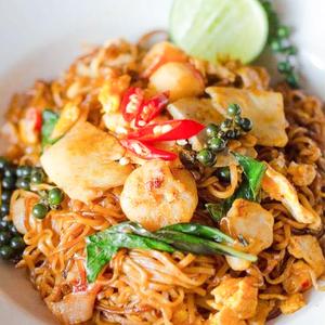 【当店人気No.3】インスタント麺とシーフードスパイシーパッキーマオ spicy stir fried noodles with seafood