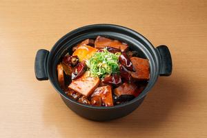 四川風ホルモンとハムの麻辣鍋