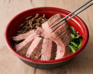 【当店の名物】熟成厚切り牛タン塩丼