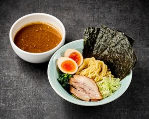 味玉豚骨魚介つけ麺(チャーシュー1枚・薬味ネギ・ホウレン草・ノリ3枚・味玉1個)