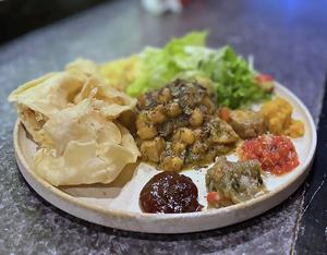 カリブカレー(ロティ、チョーカ付き)