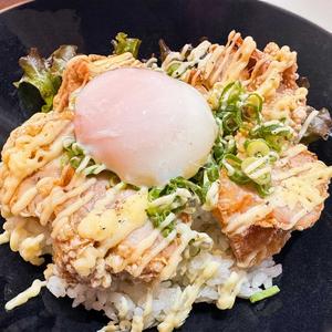 唐揚げ丼温玉乗せ