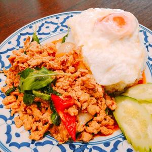 ガパオご飯 (鶏・豚)