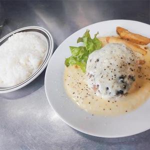 黒胡椒香るクリーミーチーズハンバーグ弁当