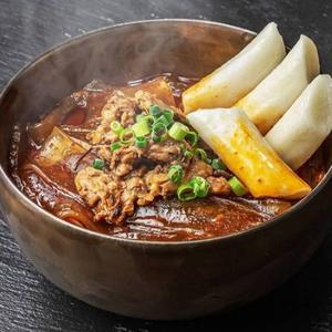 麻辣スープのトッポギ入り麻婆極太春雨