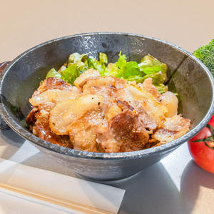 特選上カルビ丼100g