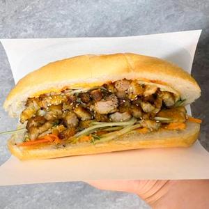 ベトナムの焼き肉パン(バインミー)