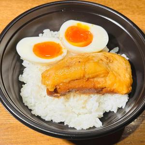 豚の角煮丼(ご飯大盛り、小サイズ=角煮1本分)