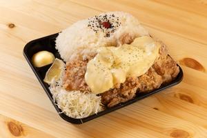 1キロチーズからあげ弁当