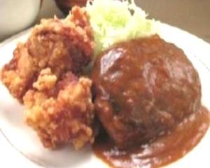 デミグラハンバーグと唐揚げ定食