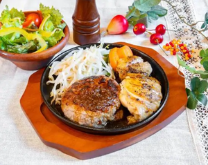 No.2 黒毛和牛バーグ200g×チキン100g