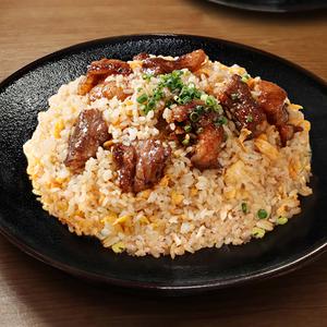 牛中落ちカルビチャーハン 肉ダブル≪2484≫