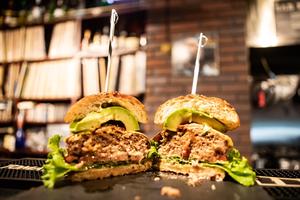 Bacon Avocado Cheese Burger(ベーコンアボカドチーズバーガー)