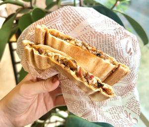 とろ～りチーズのタコミートホットサンド