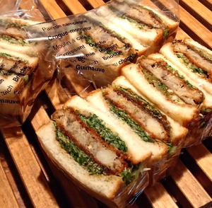 和牛すじコロサンド