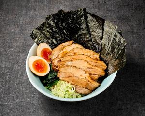 ≪1位≫特松チャーシュー丼(チャーシュー6枚・薬味ネギ・ホウレン草・ノリ6枚・味玉1個)