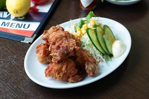 鶏のからあげ fried chicken
