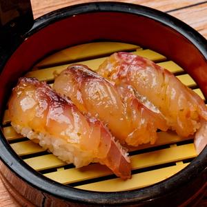伊豆諸島の郷土寿司　伊豆のしま寿司3種