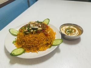 チキンビリヤニとチキンカレー Chicken biryani with curry