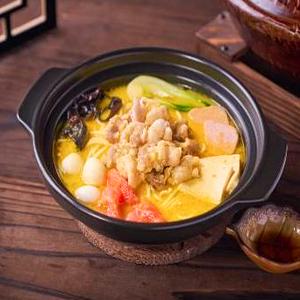 金肥牛卷米 Fatty Beef Rolls and Rice Noodles in Golden Soup 黄金スープの牛肉巻き米線