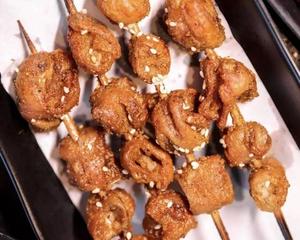 肥 (4本)ホルモンの串焼き
