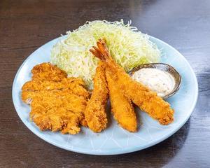 手仕込みカツと海老フライ3本定食 Breaded Deep-Fried Shrimp