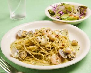 魚介のジェノバクリームソーススパゲッティ  Seafood with Genovese Cream Sauce Spaghetti