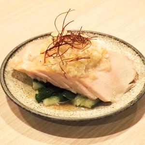 蒸し鶏ネギソースがけ