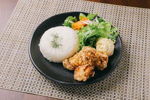 とりから揚げ定食