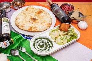 1種選べるカレーとナン又はご飯セット [Naan or Rice Set]