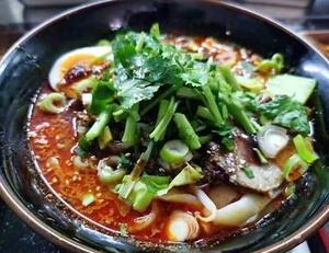 坦々刀削麺