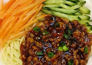 ジャージャー麺