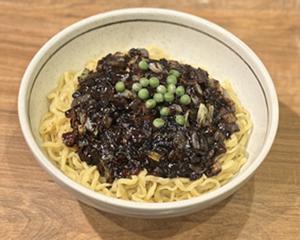 ジャージャー麺