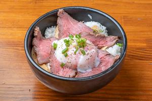 ローストビーフ丼
