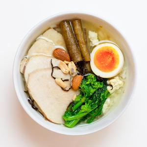 【低糖質】豆腐ライスを使った低糖質だけど満足感のある出汁茶漬け(低温スチームポークトッピング)