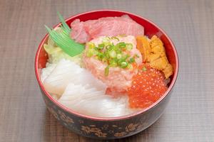 丼丸人気No.4 うおがし丼