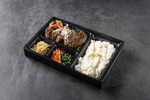 和牛100% 極みハンバーグ×特選ハラミ弁当