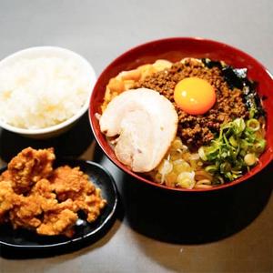 【超極み】チャーシュー1枚のせ台湾まぜそば カラアゲ(3個)ごはん(150g)セット