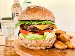 アボカドチーズバーガー(フライドポテト付)