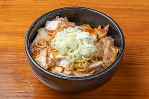 チャーシュー丼