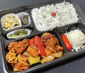 【新商品】彩り野菜と鶏唐の旨辛あん弁当(みそ汁付)