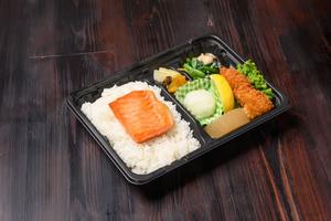 焼き鮭弁当