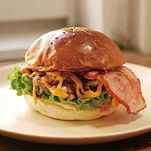 サルシッチャベーコンチーズバーガー